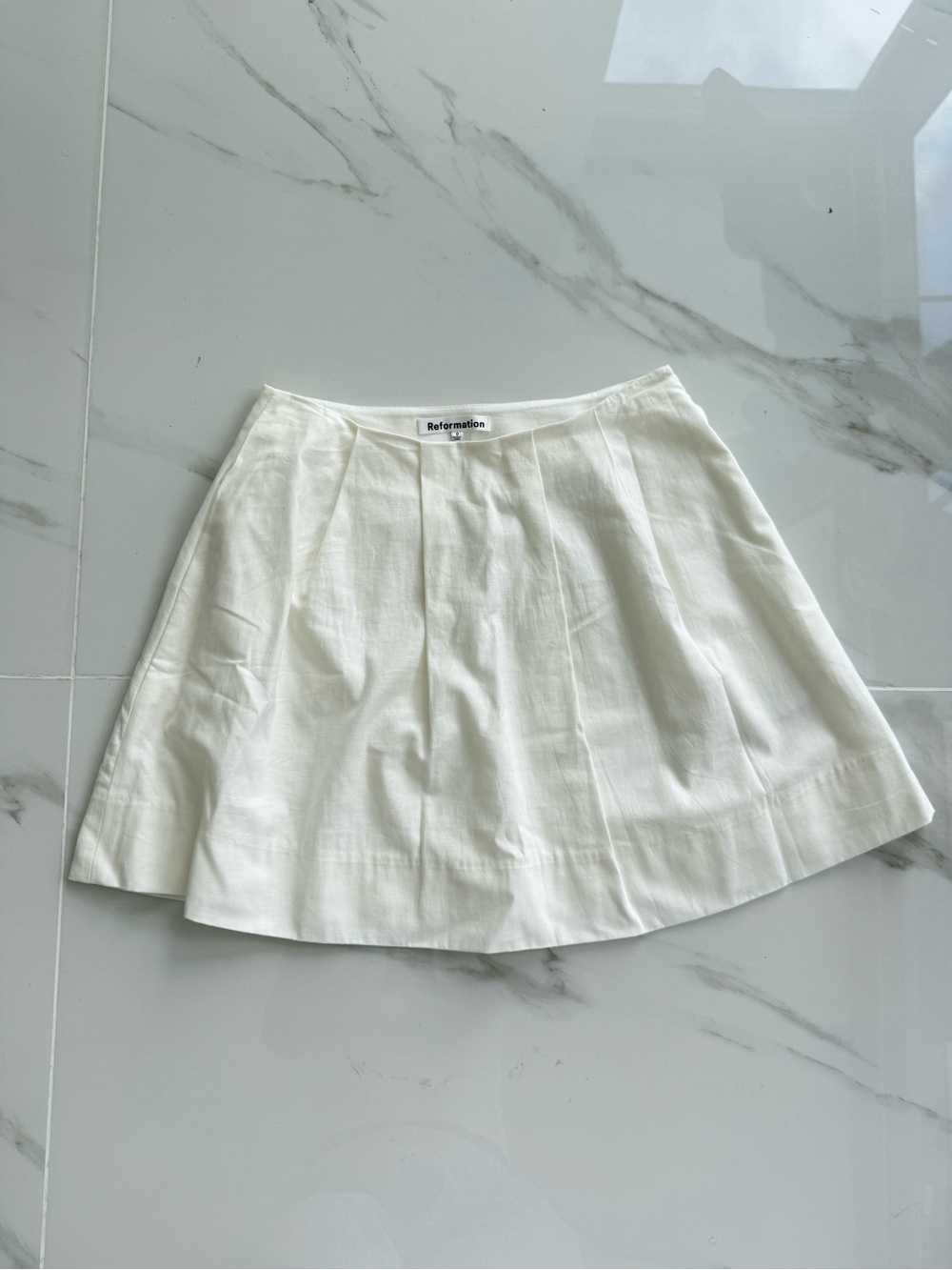 Reformation Leni Skirt - Picture 2 of 5